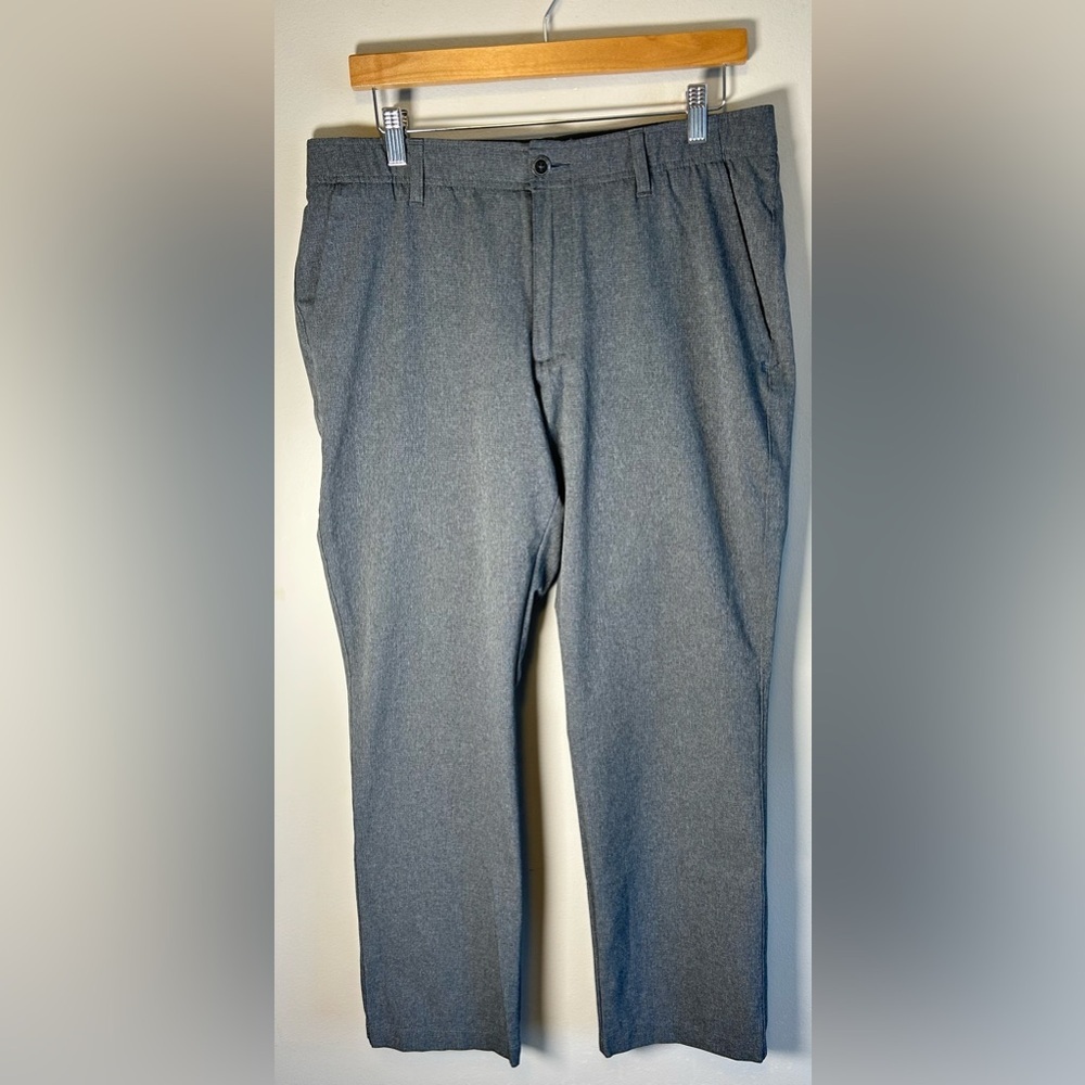 Under Armour Chino Pants Mens 34x30 Grey Polyester Stretch Straight Fit Golf EUC